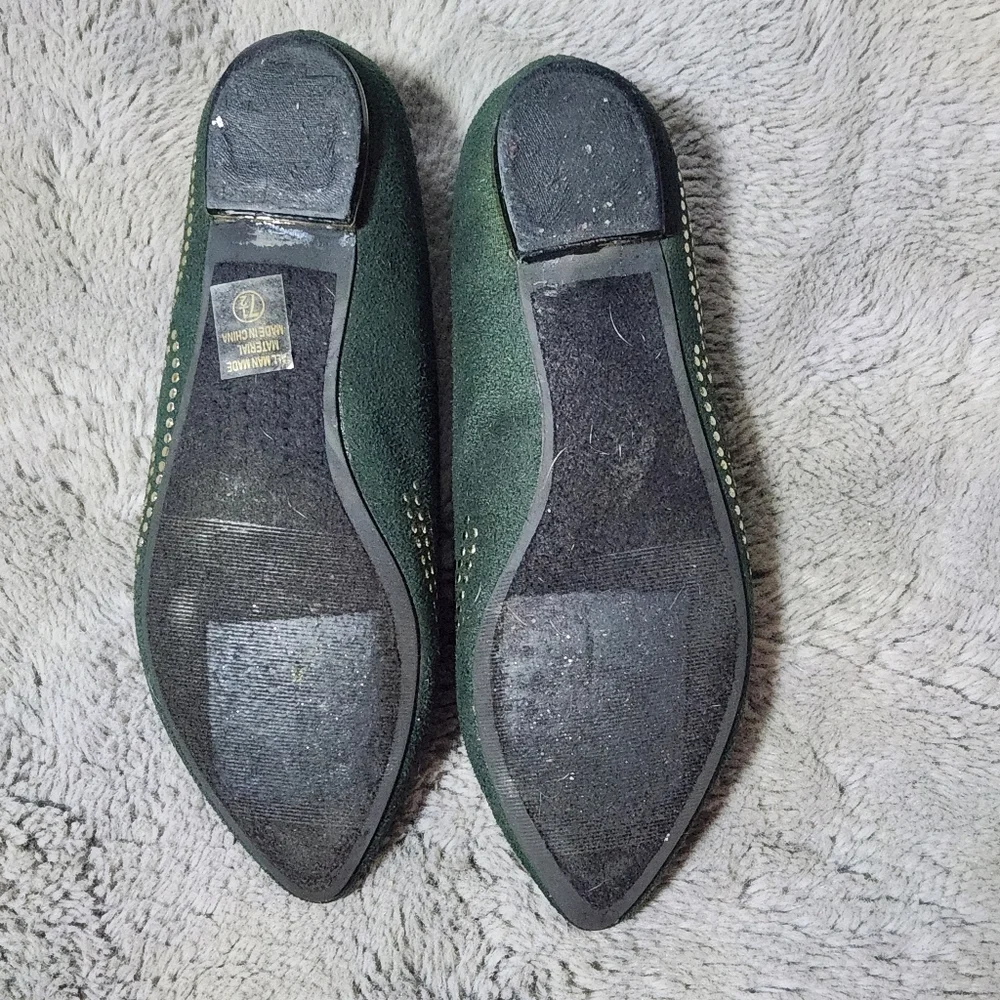 Emerald Green suede embellished flats with gold and silver details - Picture 4 of 5